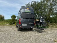 Mercedes Sprinter, Vespa und zwei E-Bikes