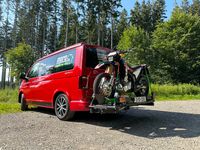 VW T6, ein Motorrad