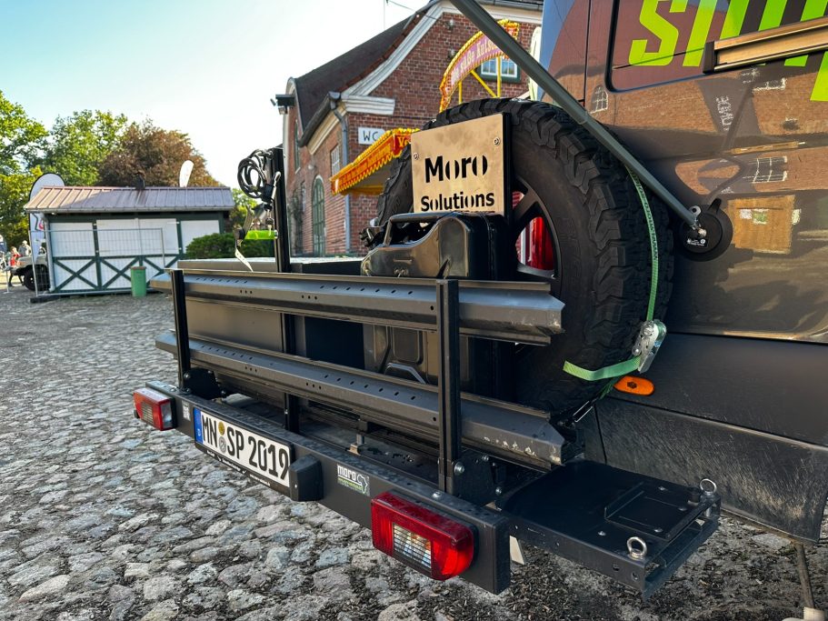 Reserveradhalterung mit Box und zwei Fahrradschienen klappbar Reserveradhalterung mit Box und zwei Fahrradschienen klappbar